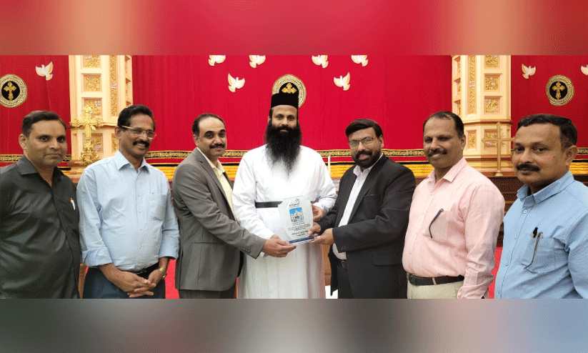 സെ​ന്റ് ജോ​ര്‍ജ് ക​ത്തീ​ഡ്ര​ലി​ല്‍ ക്രി​സ്മ​സ് ആ​ശം​സ​യു​മാ​യി കെ.​എം.​സി.​സി നേ​താ​ക്ക​ള്‍