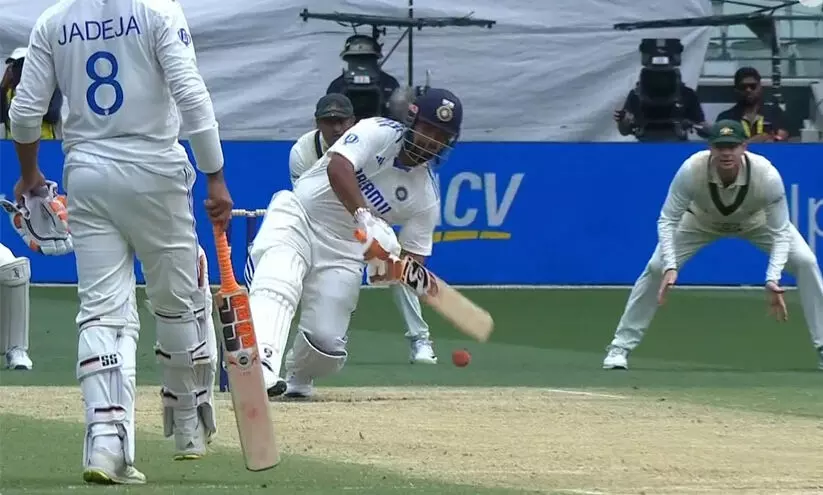 സ്റ്റുപിഡ്, സ്റ്റുപിഡ്, സ്റ്റുപ്പിഡ്; ഋഷഭ് പന്തിനെ വിമർശിച്ച് ഗവാസ്കർ