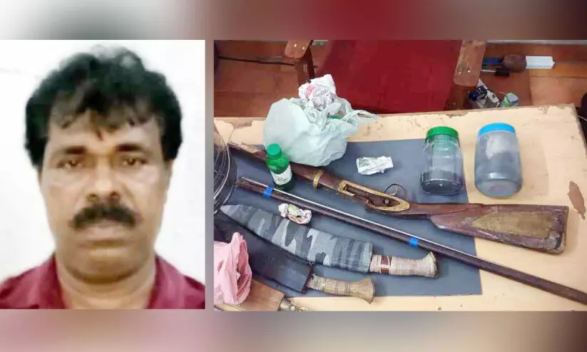 ലൈസൻസ് ഇല്ലാത്ത തോക്കുമായി ഒരാൾ പിടിയിൽ ലൈസൻസ് ഇല്ലാത്ത തോക്കുമായി ഒരാൾ പിടിയിൽ