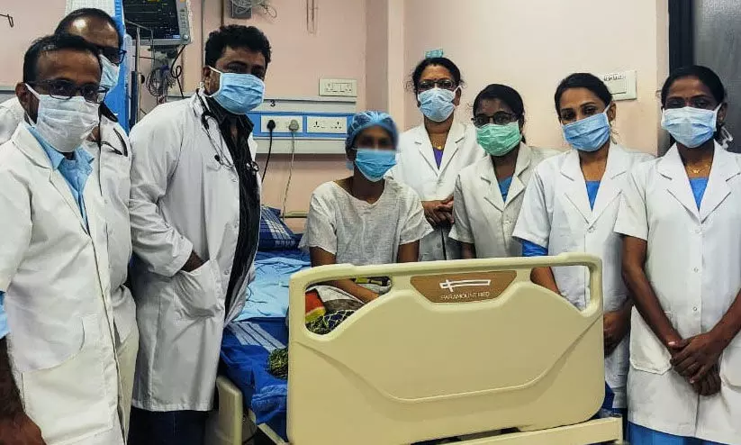 സെപ്റ്റിക് ഷോക്കില് നിന്നും രക്ഷിച്ചെടുത്തു: മൃണാളിനി സന്തോഷത്തോടെ മഹാരാഷ്ട്രയിലേക്ക് മടങ്ങി സെപ്റ്റിക് ഷോക്കില് നിന്നും രക്ഷിച്ചെടുത്തു: മൃണാളിനി സന്തോഷത്തോടെ മഹാരാഷ്ട്രയിലേക്ക് മടങ്ങി