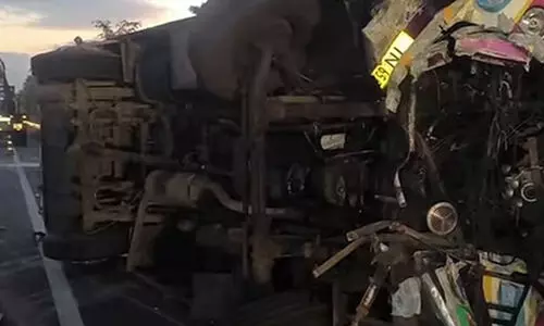 തമിഴ്നാട്ടിൽ ബസും കാറും കൂട്ടിയിടിച്ച് മൂന്ന് മലയാളികൾ മരിച്ചു