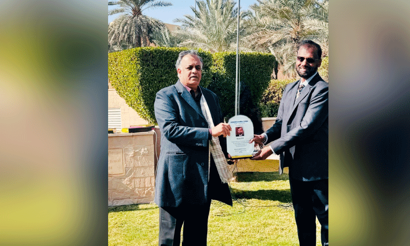 ഇ​ന്ത്യ​ൻ എം​ബ​സി ഉ​ദ്യോ​ഗ​സ്ഥ​ൻ യൂ​സു​ഫ്​ കാ​ക്ക​ഞ്ചേ​രി​ക്ക് യാ​ത്ര​യ​യ​പ്പ്