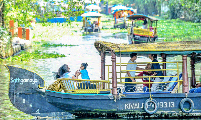 ടൂറിസം മേഖലയിൽ ഉണർവ്; സഞ്ചാരികളുടെ വരവേറി