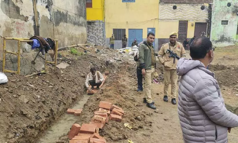 സംഭലിലും ‘അയോധ്യ മോഡൽ’; ജുമാമസ്ജിദിന് സമീപത്തെ പൊലീസ് ഔട്ട്‌പോസ്റ്റിന് ‘ഭൂമി പൂജ’ നടത്തി അധികൃതർ