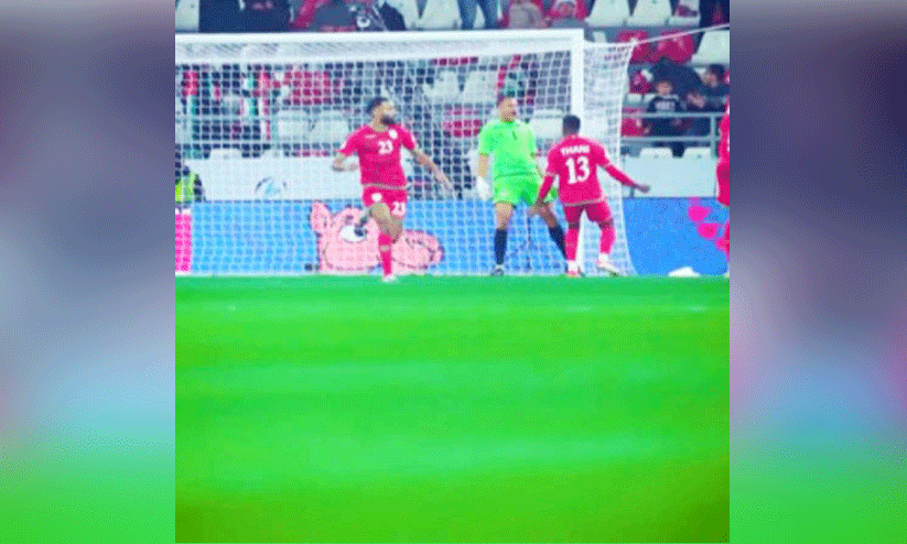 ആരാധകർ പറയുന്നു; മു​ഖൈ​നീ, നീ ​ഷൂ​പ്പ​റാ​ടാ..​ ഷൂ​പ്പ​ർ...