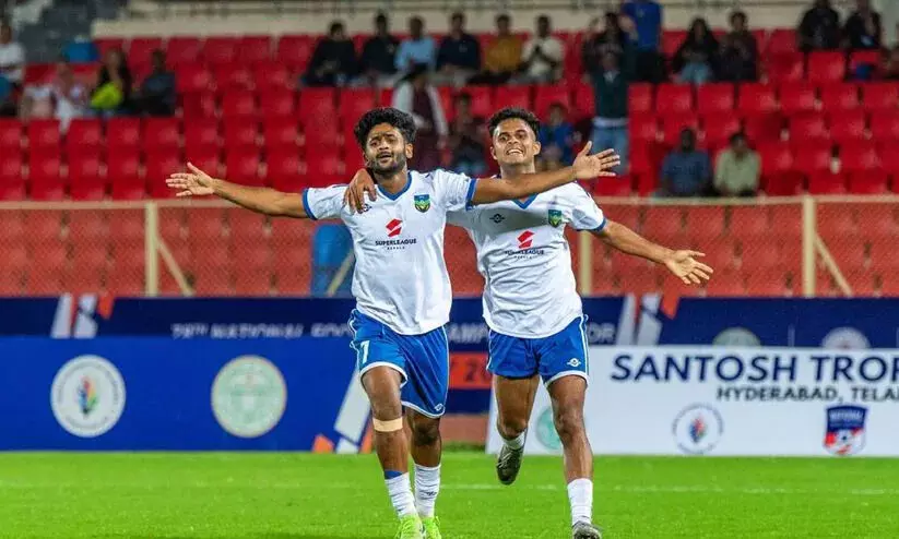 അഞ്ചിന്റെ മൊഞ്ചിൽ കേരളം സന്തോഷ് ട്രോഫി ഫൈനലിൽ; മണിപ്പൂരിനെ 5-1ന് തകർത്തു; റോഷലിന് ഹാട്രിക് അഞ്ചിന്റെ മൊഞ്ചിൽ കേരളം സന്തോഷ് ട്രോഫി ഫൈനലിൽ; മണിപ്പൂരിനെ 5-1ന് തകർത്തു; റോഷലിന് ഹാട്രിക്