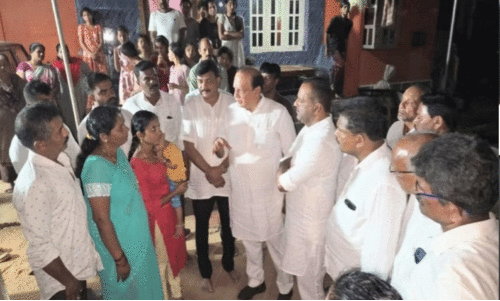 അ​നൂ​പി​ന്റെ വി​ധ​വ​ക്ക് സ​ർ​ക്കാ​ർ ജോ​ലി ആ​വ​ശ്യ​വു​മാ​യി നാ​ട്ടു​കാ​ർ