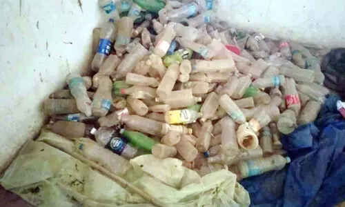 വി​ദ്യാ​ർ​ഥി​ക​ളു​ടെ പ​രാ​തി; അ​ശാ​സ്ത്രീ​യ മാ​ലി​ന്യ സം​സ്ക​ര​ണ​ത്തി​ന് 15,000 രൂ​പ പി​ഴ