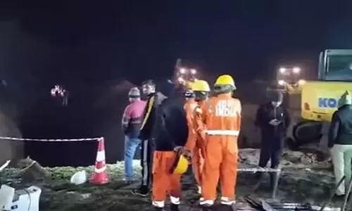 മധ്യ​പ്രദേശിൽ 10 വയസുകാരൻ കുഴൽക്കണറിൽ വീണു; രക്ഷിക്കാനുള്ള ശ്രമങ്ങൾ ഊർജിതം