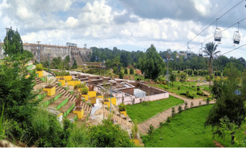 പു​തു​വ​ർ​ഷ​ത്തെ വ​ര​വേ​ൽ​ക്കാ​ൻ അണിഞ്ഞൊരു​ങ്ങി മ​ല​മ്പു​ഴ