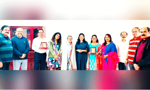 ഭാ​ഗീ​ര​ഥി നാ​യ​ർ​ക്കും കു​ടും​ബ​ത്തി​നും യാ​ത്ര​യ​യ​പ്പ് ന​ൽ​കി