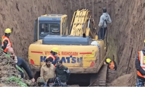 16 മണിക്കൂര്‍ നീണ്ട പരിശ്രമം; കുഴല്‍ക്കിണറില്‍ നിന്ന് പുറത്തെടുത്ത പത്തുവയസുകാരന്‍ മരിച്ചു