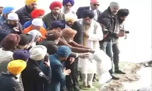 മൻമോഹൻ സിങ്ങിന്റെ ചിതാഭസ്മം യമുനയിലൊഴുക്കി മൻമോഹൻ സിങ്ങിന്റെ ചിതാഭസ്മം യമുനയിലൊഴുക്കി