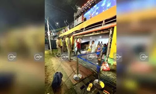 സുരക്ഷ ബാരിക്കേഡിന്‍റെ സ്ഥാനത്ത്​ റിബൺ; ഉ​മ തോ​മ​സിന്റെ അ​പ​ക​ട​ത്തി​ന് ഇ​ട​യാ​ക്കി​യ​ത് സ്റ്റേ​ജ് നി​ർ​മാ​ണ​ത്തി​ലെ സു​ര​ക്ഷാ​വീ​ഴ്ച