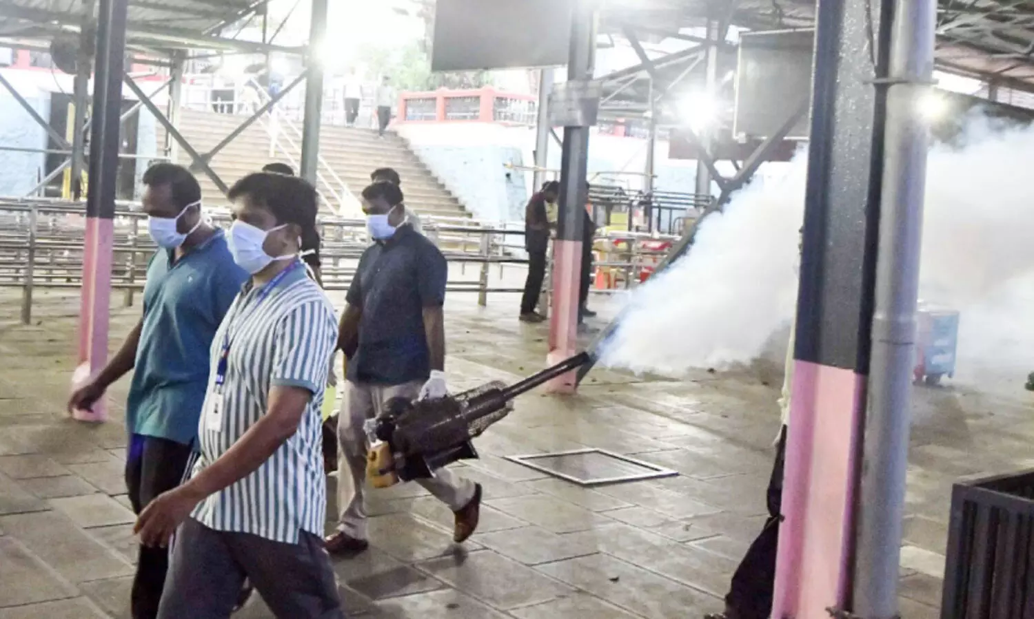 1,042 ഹോ​ട്ട​ലു​ക​ൾ പ​രി​ശോ​ധ​ിച്ചു;  52 ഹോ​ട്ട​ലു​ക​ൾ​ക്ക് നോ​ട്ടീ​സ്