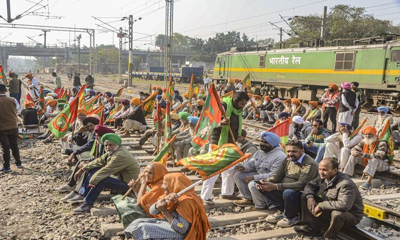 പഞ്ചാബിൽ കർഷക ബന്ദ് തുടരുന്നു; 163 ട്രെയിനുകൾ റദ്ദാക്കി