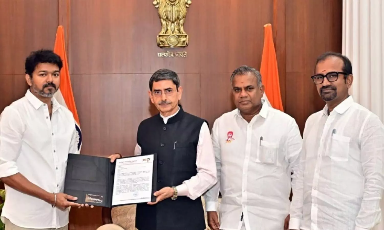 അണ്ണാ സർവകലാശാലയിലെ ബലാത്സംഗം: ഗവർണറുമായി കൂടിക്കാഴ്ച നടത്തി നടൻ വിജയ്