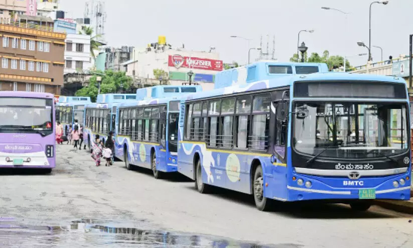 പു​തി​യ ബ​സു​ക​ളി​റ​ക്കി കെ.​എ​സ്.​ആ​ർ.​ടി.​സി; മാ​റ്റ​മി​ല്ലാ​തെ മെ​ട്രോ