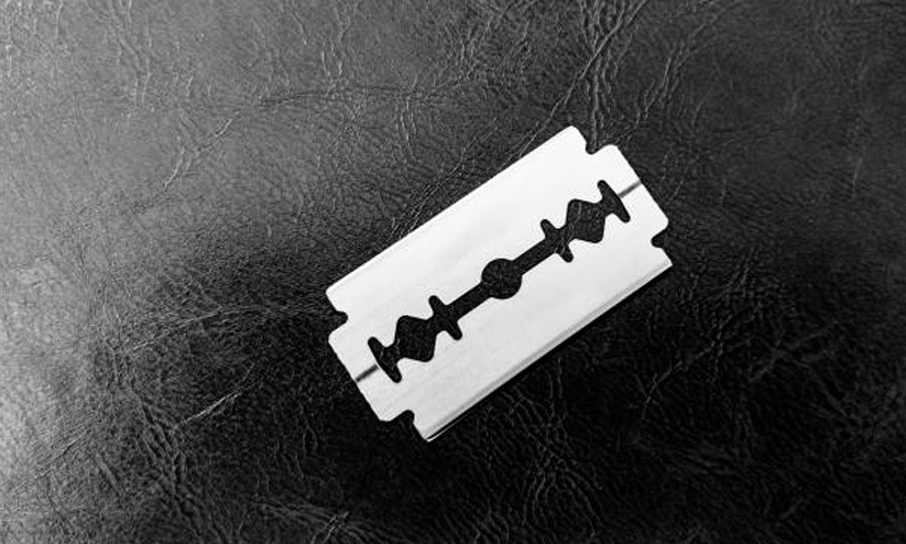 ബ്ലേഡുകൊണ്ടുള്ള ആക്രമണത്തിൽ രണ്ടുപേർക്ക്​ പരിക്ക്