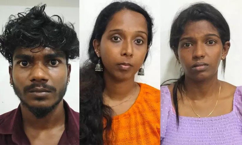 യുവാവിനെ ലോഡ്ജ് മുറിയിൽ പൂട്ടിയിട്ട് മർദിച്ച് പണം കവർന്നു; മൂന്നുപേർ അറസ്റ്റിൽ യുവാവിനെ ലോഡ്ജ് മുറിയിൽ പൂട്ടിയിട്ട് മർദിച്ച് പണം കവർന്നു; മൂന്നുപേർ അറസ്റ്റിൽ