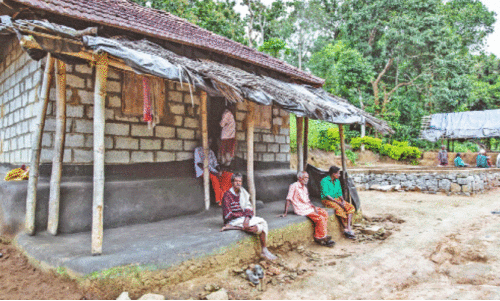 ആദിവാസികളല്ലേ... അങ്ങനെയൊക്കെ മതി എന്നാണോ ? ആദിവാസികളല്ലേ... അങ്ങനെയൊക്കെ മതി എന്നാണോ ?