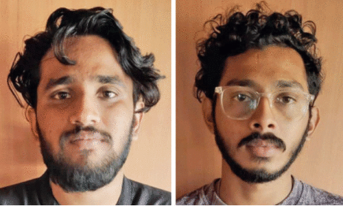 എം.ഡി.എം.എയുമായി കോഴിക്കോട് സ്വദേശികൾ പിടിയില് എം.ഡി.എം.എയുമായി കോഴിക്കോട് സ്വദേശികൾ പിടിയില്