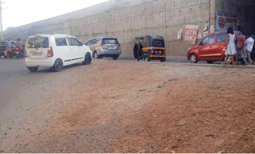 എടക്കാട് പഴയ ദേശീയപാതയിൽ അപകടം തുടർക്കഥ എടക്കാട് പഴയ ദേശീയപാതയിൽ അപകടം തുടർക്കഥ