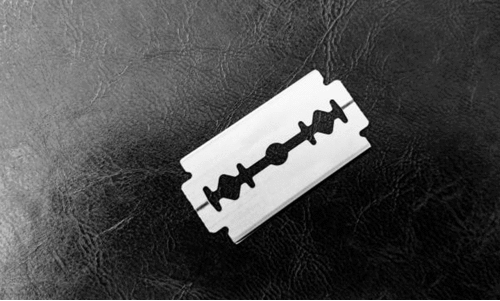 ബ്ലേഡുകൊണ്ടുള്ള ആക്രമണത്തിൽ രണ്ടുപേർക്ക്​ പരിക്ക്