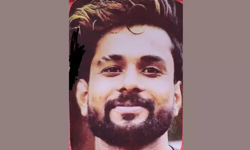 ട്രെയിലർ ഇടിച്ച് ബൈക്ക് യാത്രികനായ യുവാവ് മരിച്ചു