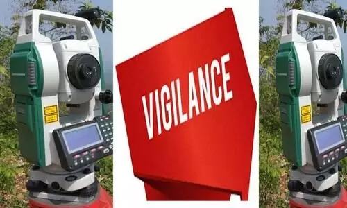 ഡിജിറ്റൽ സർവേ: 50,000 രൂപ കൈക്കൂലി വാങ്ങിയ താല്കാലിക സർവേയർ വിജിലൻസ് പിടിയിൽ