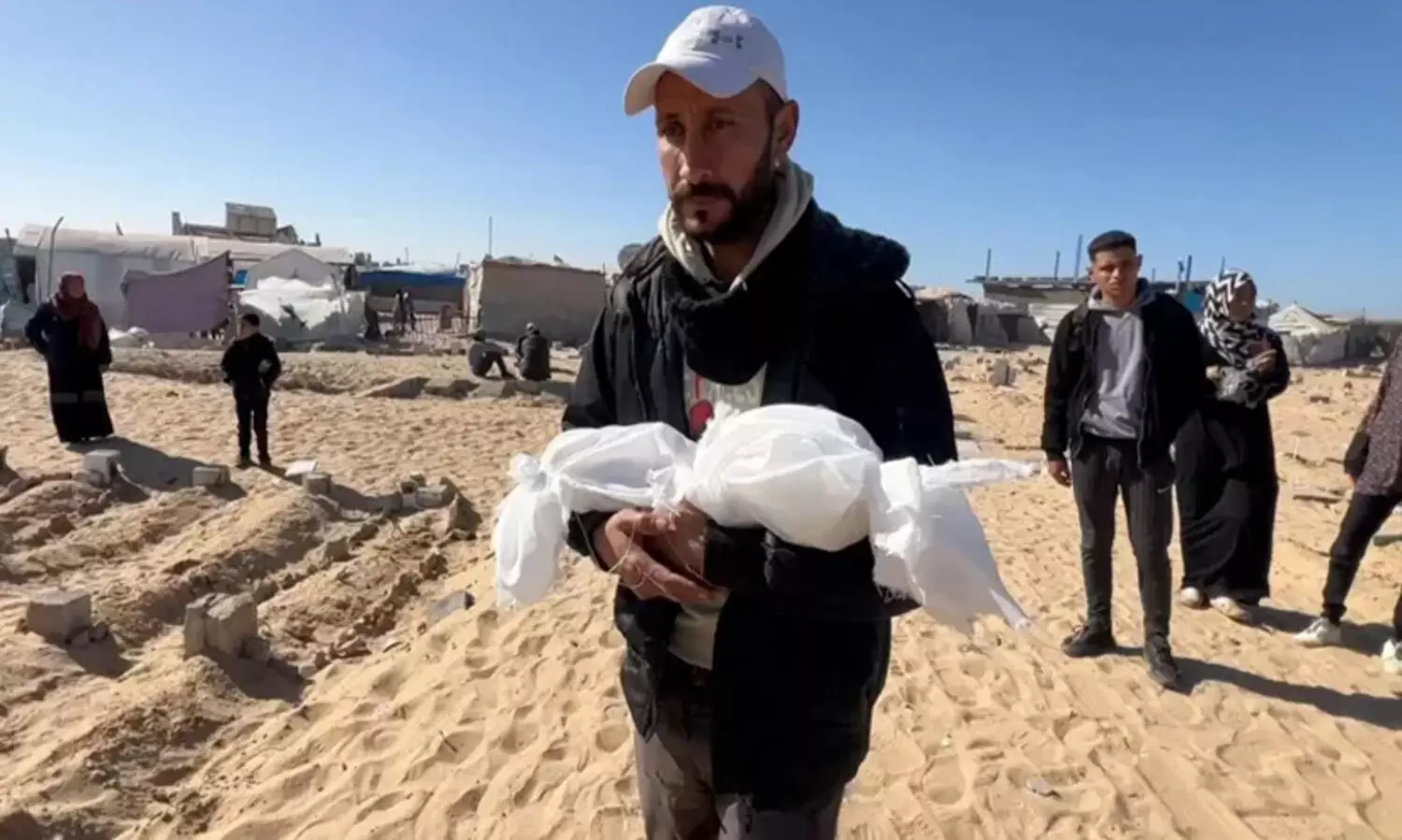 തണുത്ത് മരവിച്ച മരണം കാത്ത്   ഗസ്സയിലെ ചോരപ്പൈതങ്ങൾ