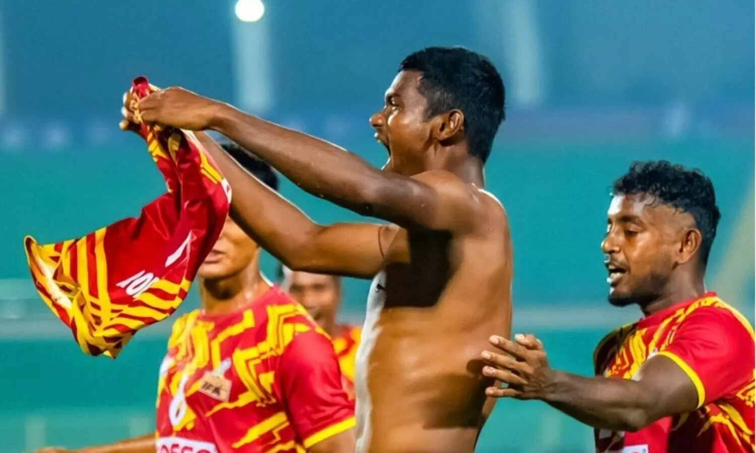 കേരളത്തിന് ഇൻജുറി ഷോക്ക്; സന്തോഷ് ട്രോഫിയിൽ ബംഗാളിന് 33-ാം കിരീടം