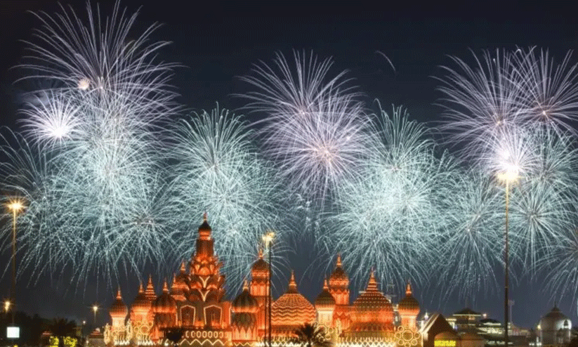 പ്ര​തീ​ക്ഷ​യോ​ടെ പു​തു​വ​ർ​ഷ​ത്തി​ലേ​ക്ക്​