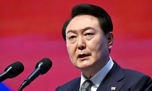 ഇംപീച്ച് ചെയ്ത ദക്ഷിണകൊറിയൻ പ്രസിഡന്റിനെതിരെ അറസ്റ്റ് വാറണ്ട്