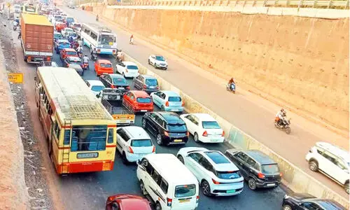 കാക്കഞ്ചേരിയിലെ ഗതാഗതക്കുരുക്ക് ; ആംബുലൻസുകൾക്കും രക്ഷയില്ല