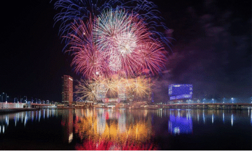 ശൈ​ഖ് സാ​യി​ദ് ഫെ​സ്റ്റി​വ​ലി​ൽ ആ​ഘോ​ഷ​രാ​വ്