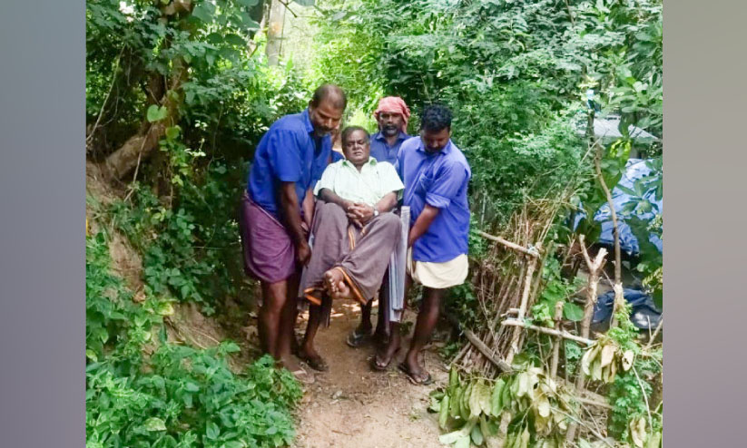 വേ​ലി കെ​ട്ടി; ന​ട​വ​ഴി​യി​ല്ലെ​ന്ന് പ​രാ​തി