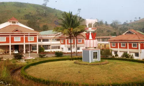 കേരള വെറ്ററിനറി വാഴ്സിറ്റിയിൽ അസിസ്റ്റന്റ് പ്രഫസർ: 94 ഒഴിവുകൾ കേരള വെറ്ററിനറി വാഴ്സിറ്റിയിൽ അസിസ്റ്റന്റ് പ്രഫസർ: 94 ഒഴിവുകൾ