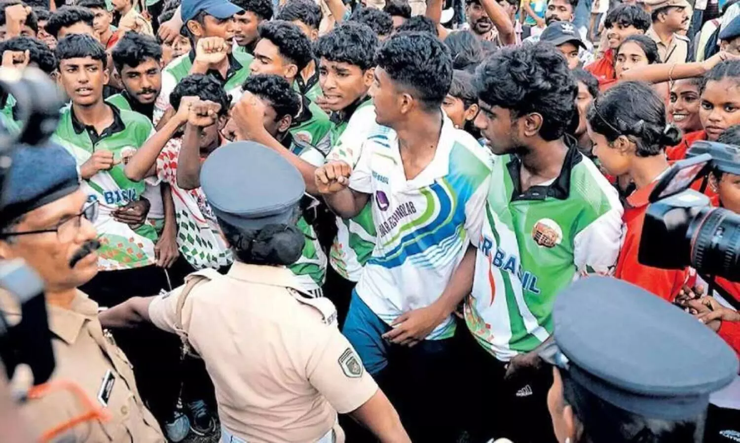 കായികമേളയിലെ പ്രതിഷേധം: നാവാമുകുന്ദ, മാർബേസിൽ സ്കൂളുകൾക്ക് വിലക്ക്