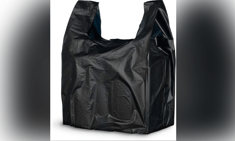 നിരോധനത്തിന് അഞ്ച് വർഷം; പ്ലാസ്റ്റിക് കവറുകൾ സുലഭം നിരോധനത്തിന് അഞ്ച് വർഷം; പ്ലാസ്റ്റിക് കവറുകൾ സുലഭം