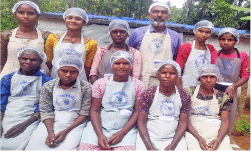 പ​ണി​യൻസ്, ആ​ദി​വാ​സി​ക​ളു​ടെ​ ആദ്യവ്യ​വ​സാ​യ സം​രം​ഭം