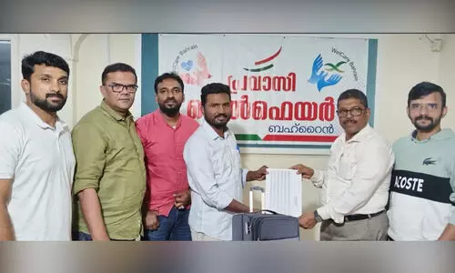 രേ​ഖ​ക​ൾ ന​ഷ്ട​പ്പെ​ട്ട് ദു​രി​ത​ത്തി​ലാ​യ യു​വാ​വി​ന് യാ​ത്ര ടി​ക്ക​റ്റും ഗ​ൾ​ഫ് കി​റ്റും ന​ൽ​കി ടീം ​വെ​ൽ​കെ​യ​ർ