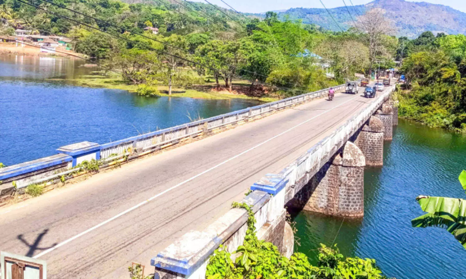 കാഞ്ഞാറിൽ നടപ്പാലം എന്നുവരും?