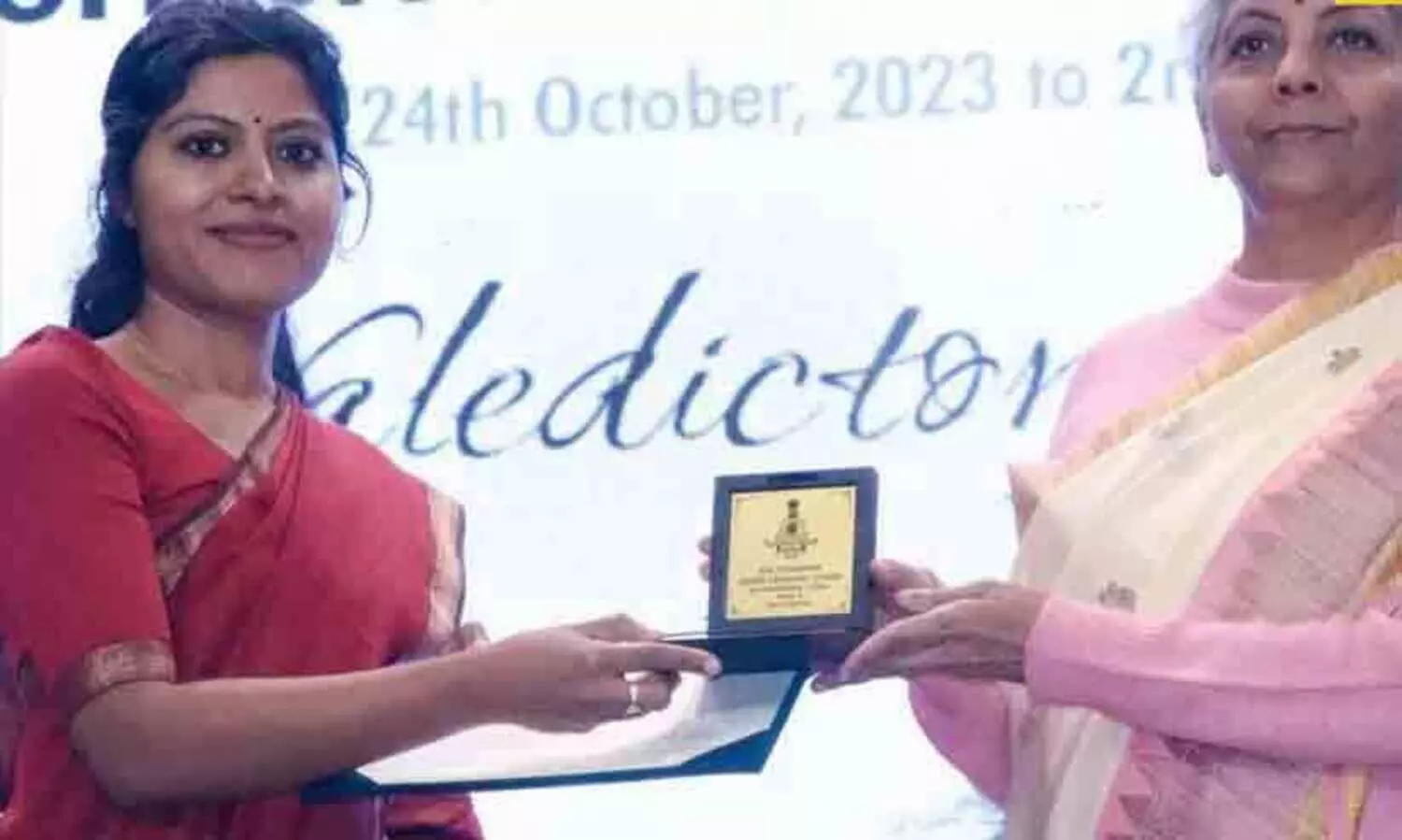 സിവിൽ സർവീസിന് തയാറെടുക്കുമ്പോൾ അമ്മക്ക് അർബുദം ബാധിച്ചു; രോഗങ്ങളോടും പരാജയങ്ങളോടും പടവെട്ടി പല്ലവി സ്വപ്നം സാക്ഷാത്കരിച്ചു