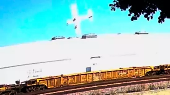 യു.എസിൽ ചെറുവിമാനം തകർന്നു വീണ് രണ്ട് പേർ മരിച്ചു; 18 പേർക്ക് പരിക്ക്