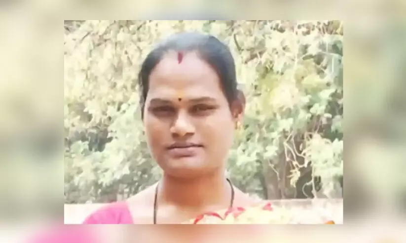 അ​തി​ജീ​വ​ന വ​ഴി​യി​ൽ രേ​ണു​ക​ക്ക് കോ​ള​ജ് അ​ധ്യാ​പി​ക​യാ​യി നി​യ​മ​നം