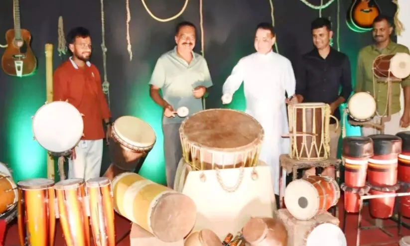 ക​ലാ​കാ​ര​ന്മാ​രെ വ​ള​ർ​ത്തു​ന്ന​തി​ൽ ക​ലാ​ല​യ ശി​ൽ​പ​ശാ​ല​ക​ൾ​ക്ക് പ​ങ്ക് -പ്ര​കാ​ശ് രാ​ജ്