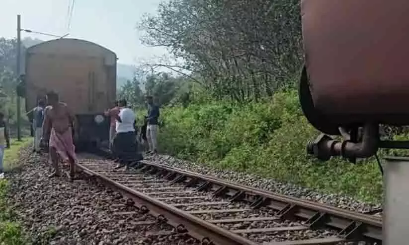 ഓടിക്കൊണ്ടിരിക്കെ ഗുരുവായൂര്‍ - മധുര എക്‌സ്പ്രസ്സിന്റെ ബോഗികള്‍ വേര്‍പ്പെട്ടു; സംഭവം ആര്യങ്കാവ് സ്റ്റേഷന് സമീപം