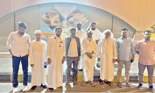 ന​ജീ​ബ് മൗ​ല​വി​ക്ക് ഐ.​സി.​എ​സ് സ്വീ​ക​ര​ണം ന​ൽ​കി