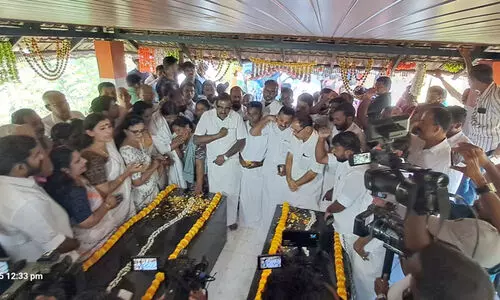 കണ്ണീരിൽ കുതിർന്ന് ശ​ര​ത്‍ ലാ​ലിന്‍റെയും കൃ​പേ​ഷിന്‍റെയും സ്മൃ​തി​കു​ടീ​രം